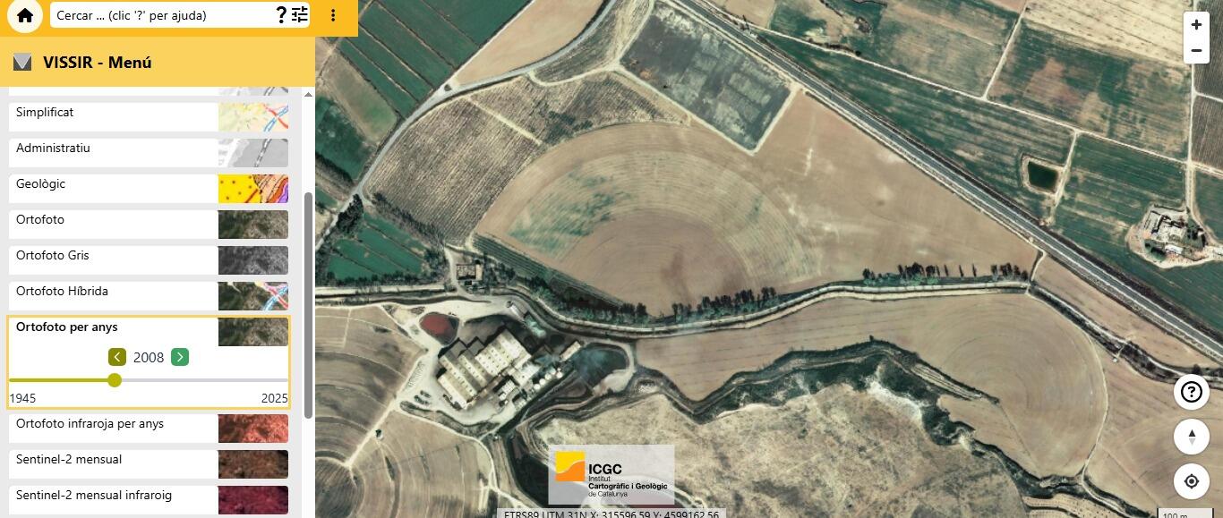 2008 (ICGC) — ampliació de superfícies pavimentades i basses; trams del canal arrasats d'arbrat al costat de la indústria.
