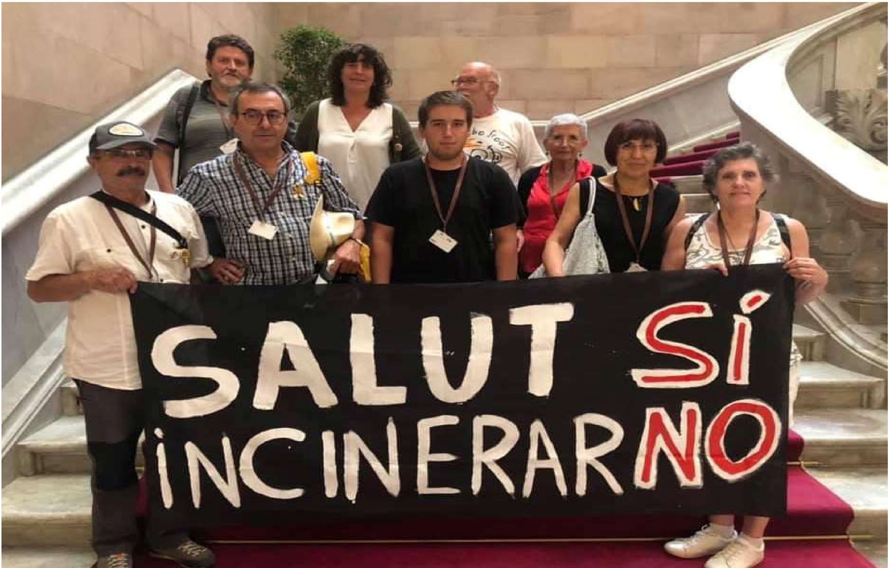 'Salut sí, incinerar no' — la consellera Jordà amb la plataforma el 2019, abans de la moratòria i la posterior ratificació de l'autorització.
